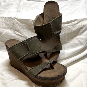OTBT Women’s wedge shoe size 8.5